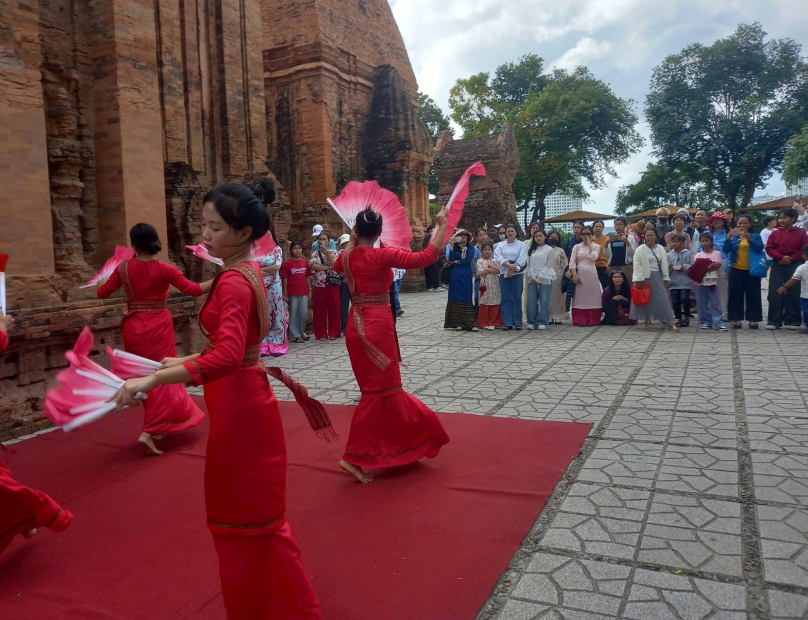 khánh hòa sẵn sàng đón dòng khách trung quốc được miễn thị thực hình ảnh 2 khanh hoa san sang don dong khach trung quoc duoc mien thi thuc hinh anh 2