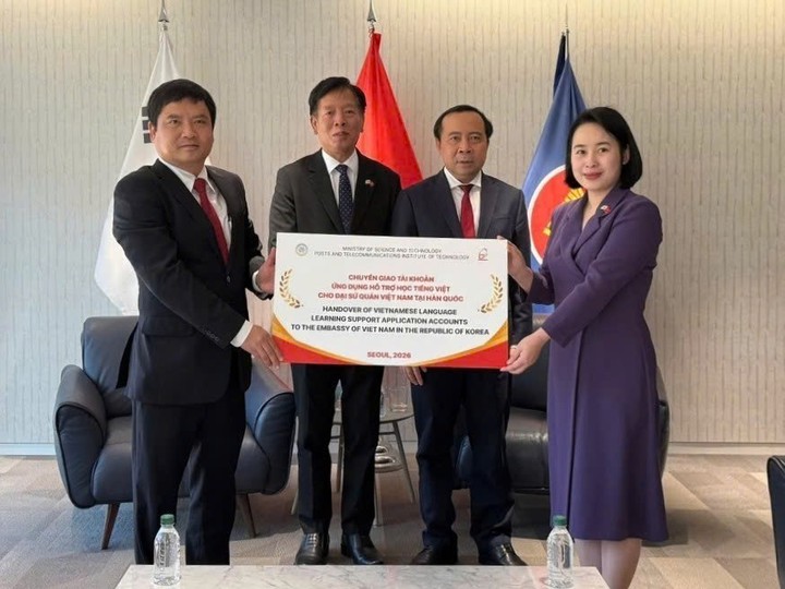 Bộ KH&CN trao tặng "Ứng dụng học tiếng Việt" cho cộng đồng người Việt Nam tại Hàn Quốc- Ảnh 1.