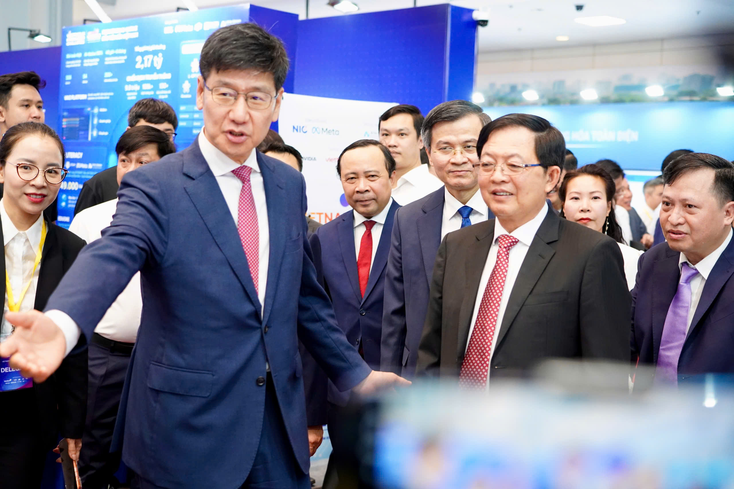 Lãnh đạo Đảng, Chính phủ tham quan các gian hàng công nghệ mới tại Ngày hội Đổi mới sáng tạo quốc gia 2026- Ảnh 5.