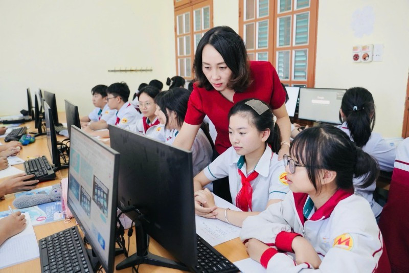 A teacher teaching students in a classroom  Description automatically generated