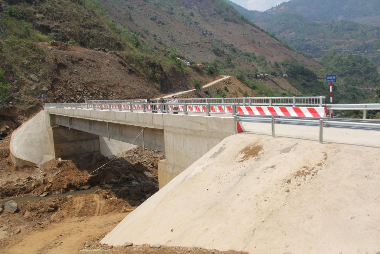 Cầu cứng vào bản Pá Xá Hồng, xã Chiềng Hoa được đầu tư từ Chương trình MTQG 1719.