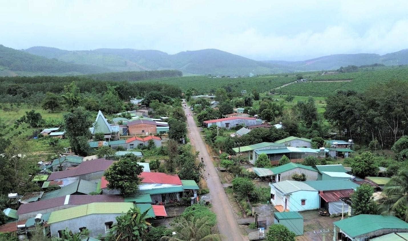 Nhờ làm tốt công tác tuyên truyền, phổ biến, giáo dục pháp luật, những năm qua, tình hình an ninh chính trị, trật tự an toàn xã hội ở các thôn, làng đồng bào DTTS xã Ngọk Tụ được giữ vững và ổn định. (Ảnh: Ngọc Chí)