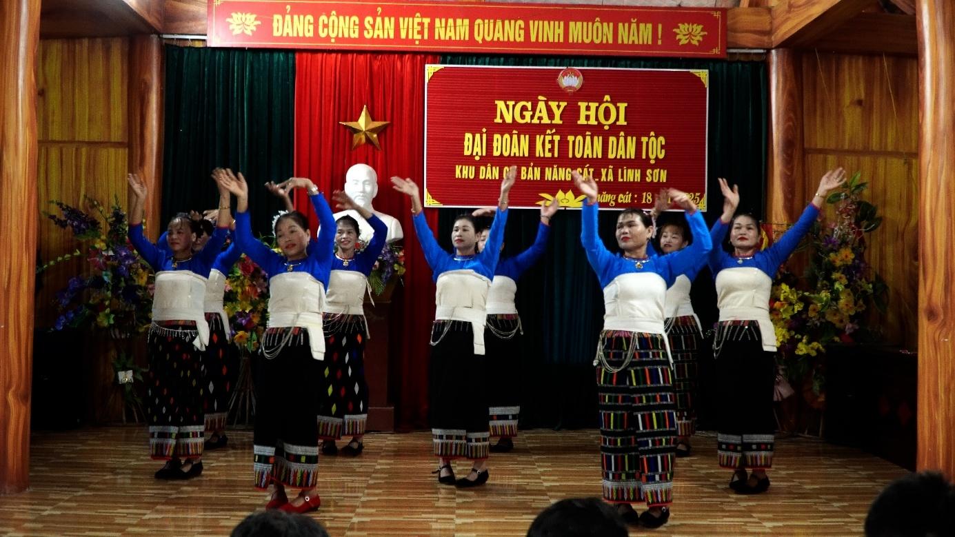 Hoạt động văn h&oacute;a, văn nghệ quần ch&uacute;ng g&oacute;p phần bồi dưỡng kỹ năng, ph&aacute;t huy vai tr&ograve; của đội ngũ l&agrave;m c&ocirc;ng t&aacute;c th&ocirc;ng tin, tuy&ecirc;n truyền ở cơ sở x&atilde; Linh Sơn.