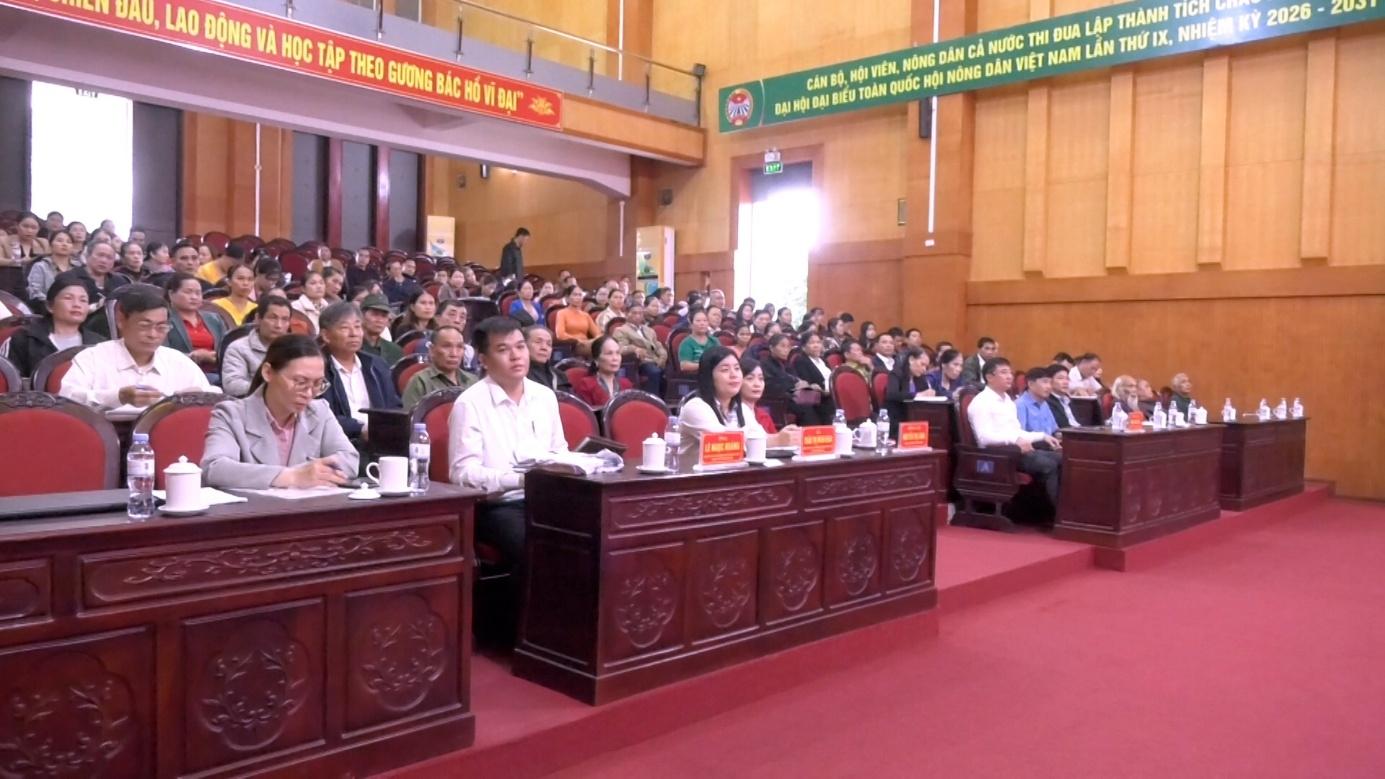 Gần 200 đại biểu x&atilde; Linh Sơn tham gia tập huấn n&acirc;ng cao kiến thức về truyền th&ocirc;ng cơ sở v&agrave; trợ gi&uacute;p ph&aacute;p l&yacute;.